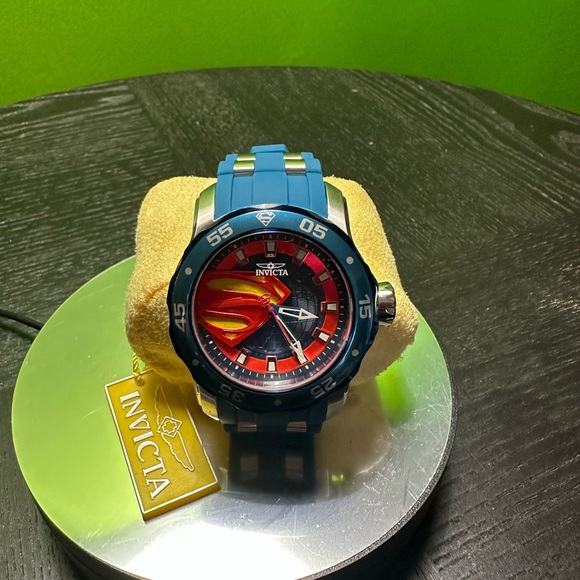 NWT Superman Invicta Watch with hard case and gift box - Picture 6 of 16
